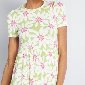 A-line floral short-sleeve dress (medium)